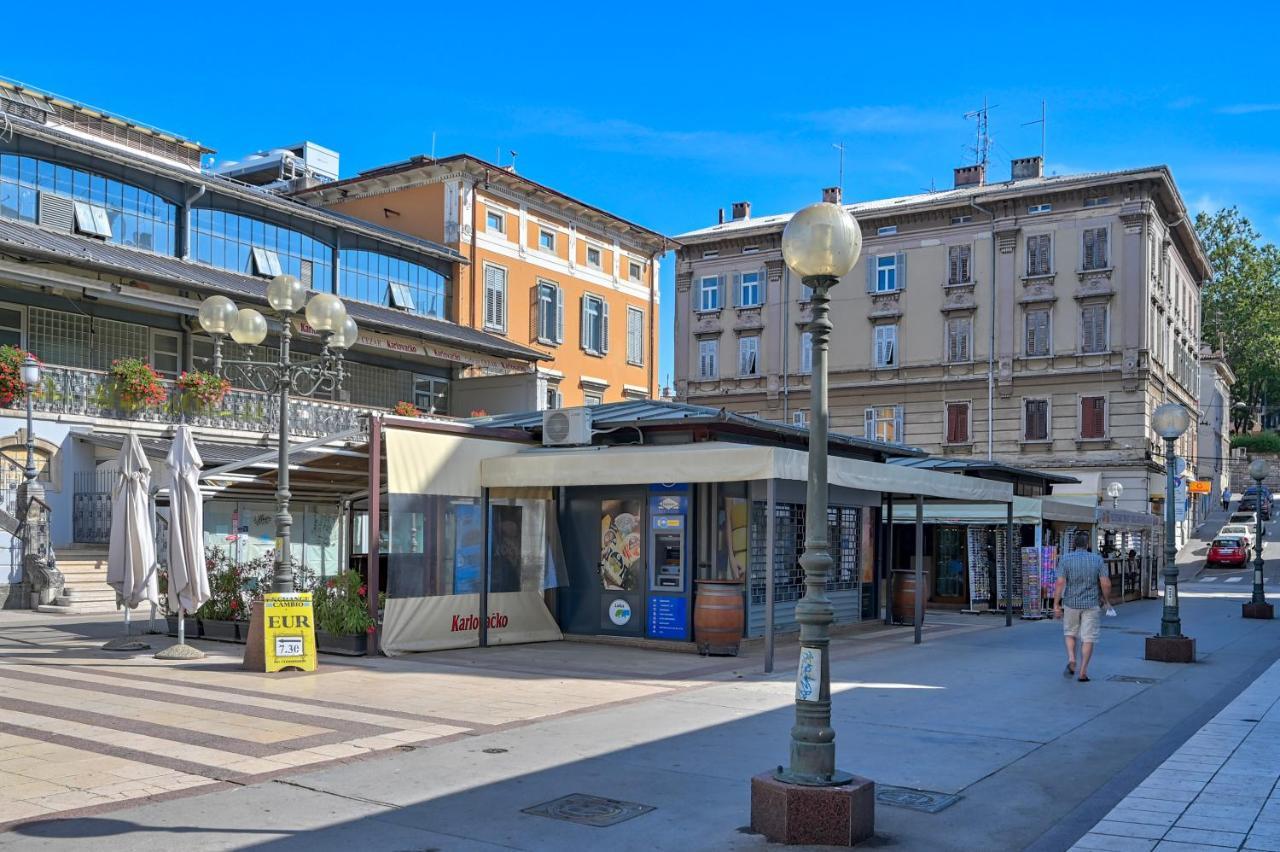 Collins Emerald Center PUY Eksteriør bilde